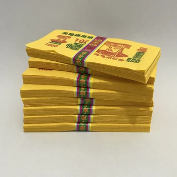 Malé žlté lístky papierové peniaze Tomb Zametanie Deň obetí predkov papierové peniaze žltý papier dolárov zlatých prútov
